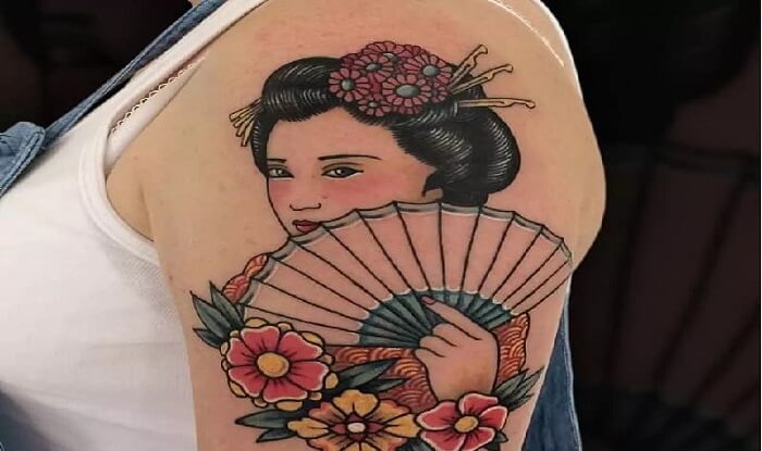 Tattoo cô gái Trung Hoa cô gái cầm quạt17